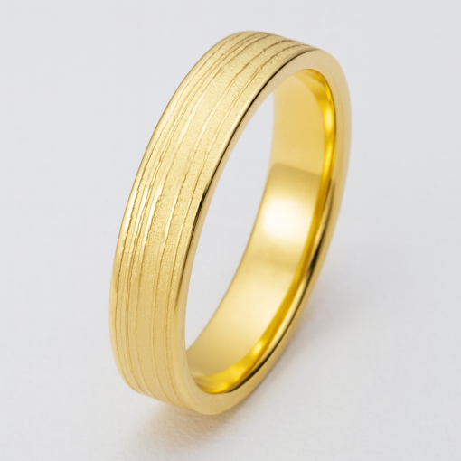 Men's wedding ring with delicate texture grooves in yellow gold