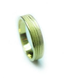 Delicate textured gold wedding band - 14k modern gold band - shiny & matt finish - stackable - timeless - unique - for her or him