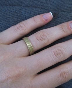 Delicate textured gold wedding band - 14k modern gold band - shiny & matt finish - stackable - timeless - unique - for her or him