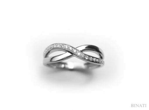 Estate Tiffany & Co. Infinity Diamond Ring Platinum Promise Wedding  Graduation | Antique & Estate Jew… | Unique diamond rings, Infinity diamond  ring, Estate jewelry