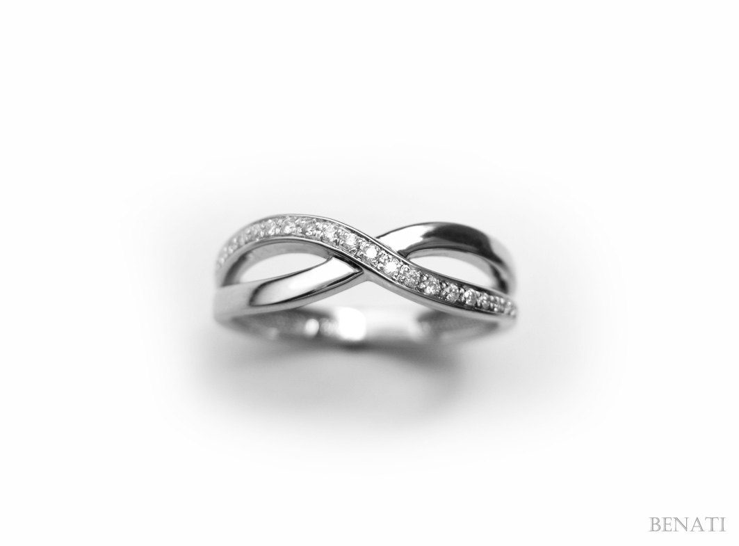DY Infinity Band Ring in Platinum with Diamonds, 4.18mm | David Yurman
