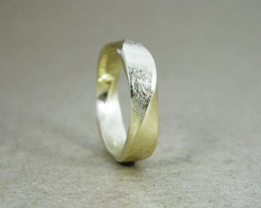 Mobius Wedding band, 5mm Mobius Ring In 14k Gold