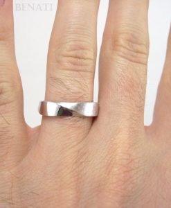 Mobius Wedding band, 5mm Mobius Ring In 14k Gold