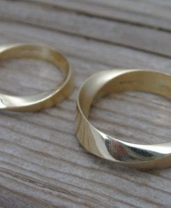 Mobius Weddingset in 18K Yellow Gold, Wedding rings set