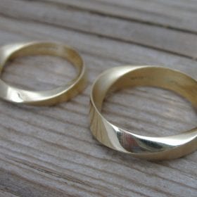 Mobius Weddingset in 18K Yellow Gold, Wedding rings set