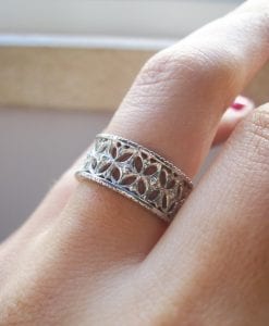 Sale - Italiano gold ring with diamonds, open detailed metal work