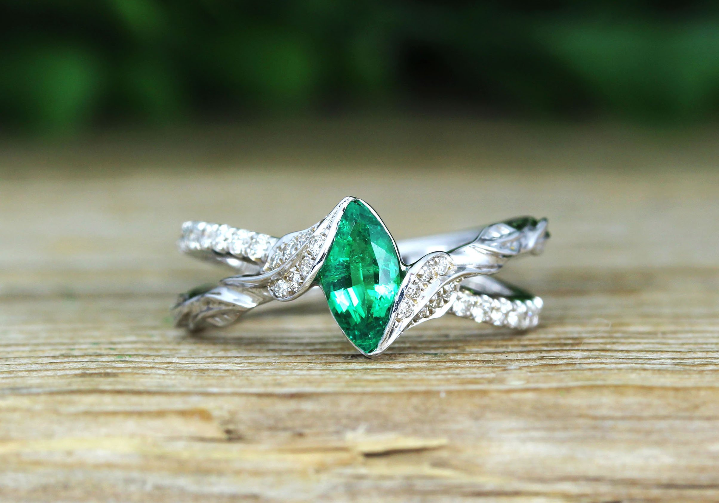Emerald Engagement Ring, Natural Emerald & Diamond Ring, Vintage Bridal Ring,  Three Stone Ring - Etsy Norway