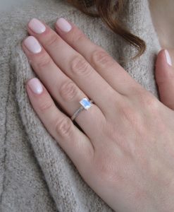Moonstone Engagement Ring, 18k Rainbow Moonstone ring - Image 5