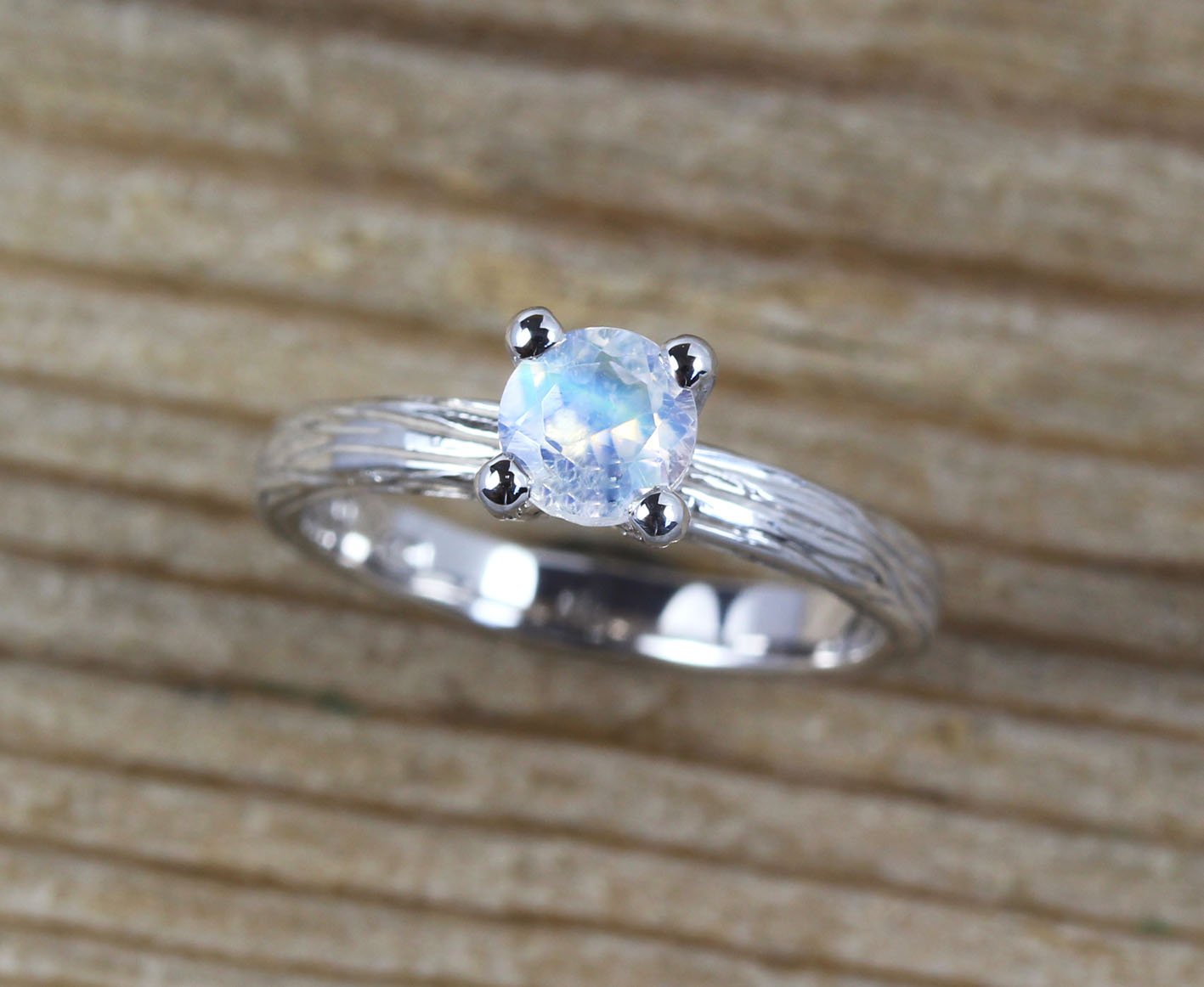 Solitaire Moonstone sterling silver 