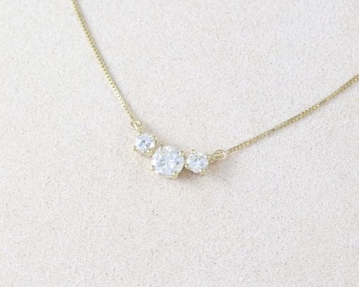 Minimalist Diamond Necklace in White Gold | KLENOTA