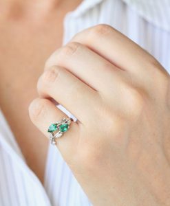 Nature inspired pear cut emerald leaves ring, Alternative engagement ring - Image 2