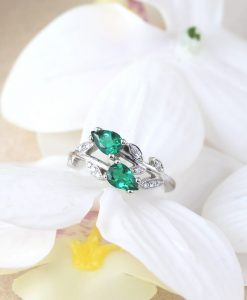Nature inspired pear cut emerald leaves ring, Alternative engagement ring - Image 3