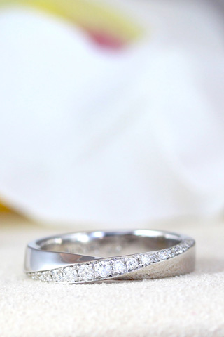Mobius diamond wedding ring, mobile banner