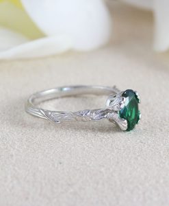 Unique emerald gemstone engagement ring, Vintage Antique boho ring - Image 3