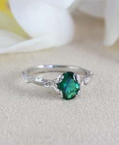 Unique emerald gemstone engagement ring, Vintage Antique boho ring - Image 4