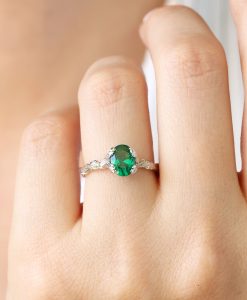 Unique emerald gemstone engagement ring, Vintage Antique boho ring - Image 10