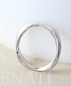 Mobius Wood Texture Wedding Band 2.7mm - Image 3