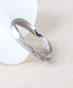 Mobius Wood Texture Wedding Band 2.7mm - Image 5