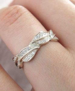 Alternative Wedding ring, Leaf conflict free diamond ring - Image 6