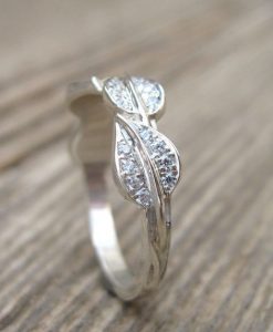 Alternative Wedding ring, Leaf conflict free diamond ring - Image 10