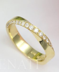 Mobius ring with diamonds