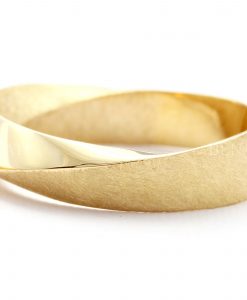 Mobius ring