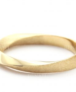 Mobius ring