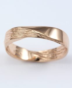 Rose Gold Mobius Wedding band With Wood Texture 4.5mm - Image 3