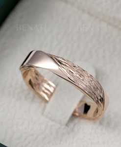 Rose Gold Mobius Wedding band With Wood Texture 4.5mm - Image 4