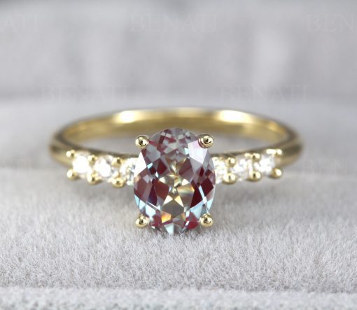 Alexandrite Engagement Ring, Oval Alexandrite Ring 14k gold, Solitaire 1.25 Carat Vintage Ring, Anniversary Cocktail Ring