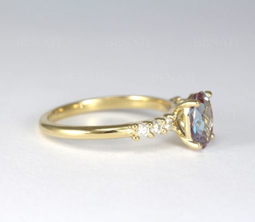Alexandrite Engagement Ring, Oval Alexandrite Ring 14k gold, Solitaire 1.25 Carat Vintage Ring, Anniversary Cocktail Ring