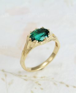 Vintage Emerald Birthstone 18k Yellow Gold Ring - Image 2