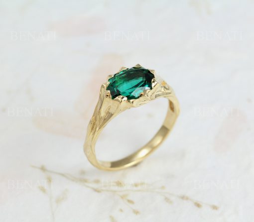 Vintage Emerald Birthstone 18k Yellow Gold Ring