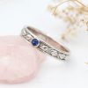 Nature inspired leaves ring with boarders and leaf pattern in the middle of the wedding ring