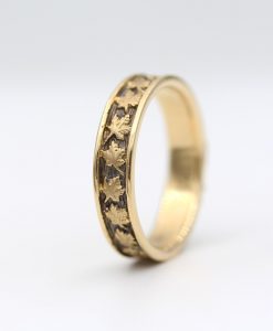 Maple Leaf Gold Wedding Band: Blackened Texture, Nature Inspired - Image 4