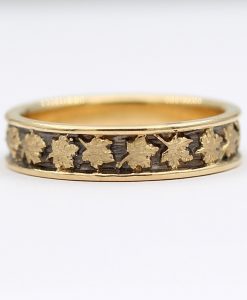 Maple Leaf Gold Wedding Band: Blackened Texture, Nature Inspired - Image 2